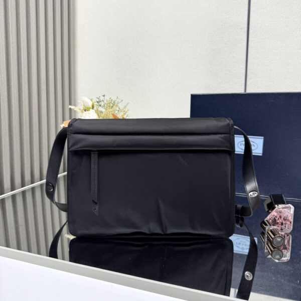 Prada Cini Re-Nylon中號郵差包 普拉達黑色尼龍休閒挎包1BD255