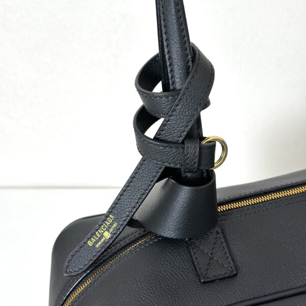 Balenciaga Carrie新款保齡球包 中號黑色牛皮革 巴黎世家女士手提單肩包