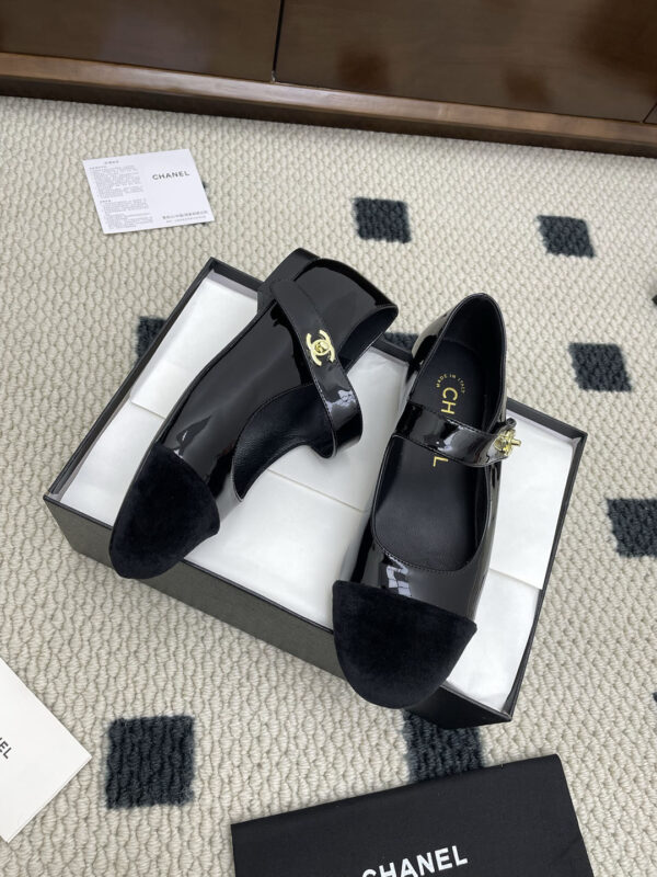 chanel 25ss夏季新款 香奈儿玛丽珍一字带平底单鞋 黑色漆皮圓鞋頭女鞋