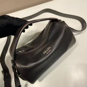 Prada普拉達波士頓手袋 做舊黑色納帕軟牛皮革枕頭包2VH188 - Image 3