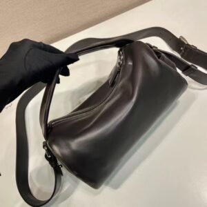 Prada普拉達波士頓手袋 做舊黑色納帕軟牛皮革枕頭包2VH188 - Image 5