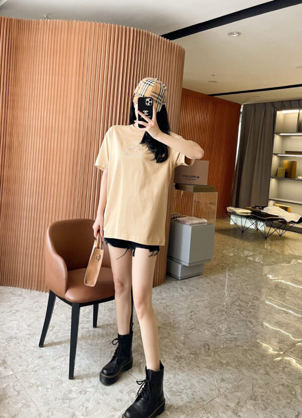 Burberry马术骑士刺绣標識T恤衫 巴寶莉經典休閑 男女款 奶茶色純棉 簡約短袖夏裝