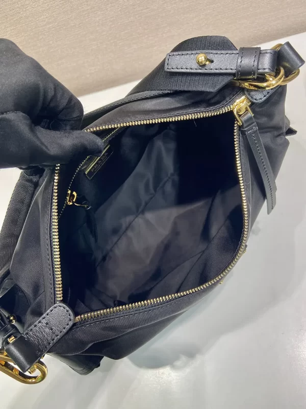 Prada Re-Nylon explore普拉達小號黑色尼龍探索包1BC264