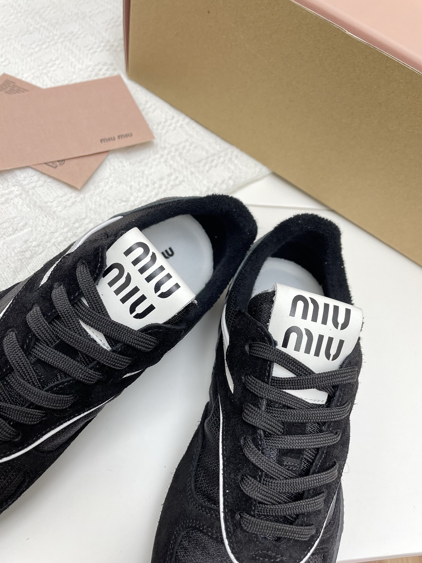 miumiu繆繆新款英倫風德訓鞋 黑色網布髒髒鞋 情侶款 休閒繫帶運動鞋 - Image 3