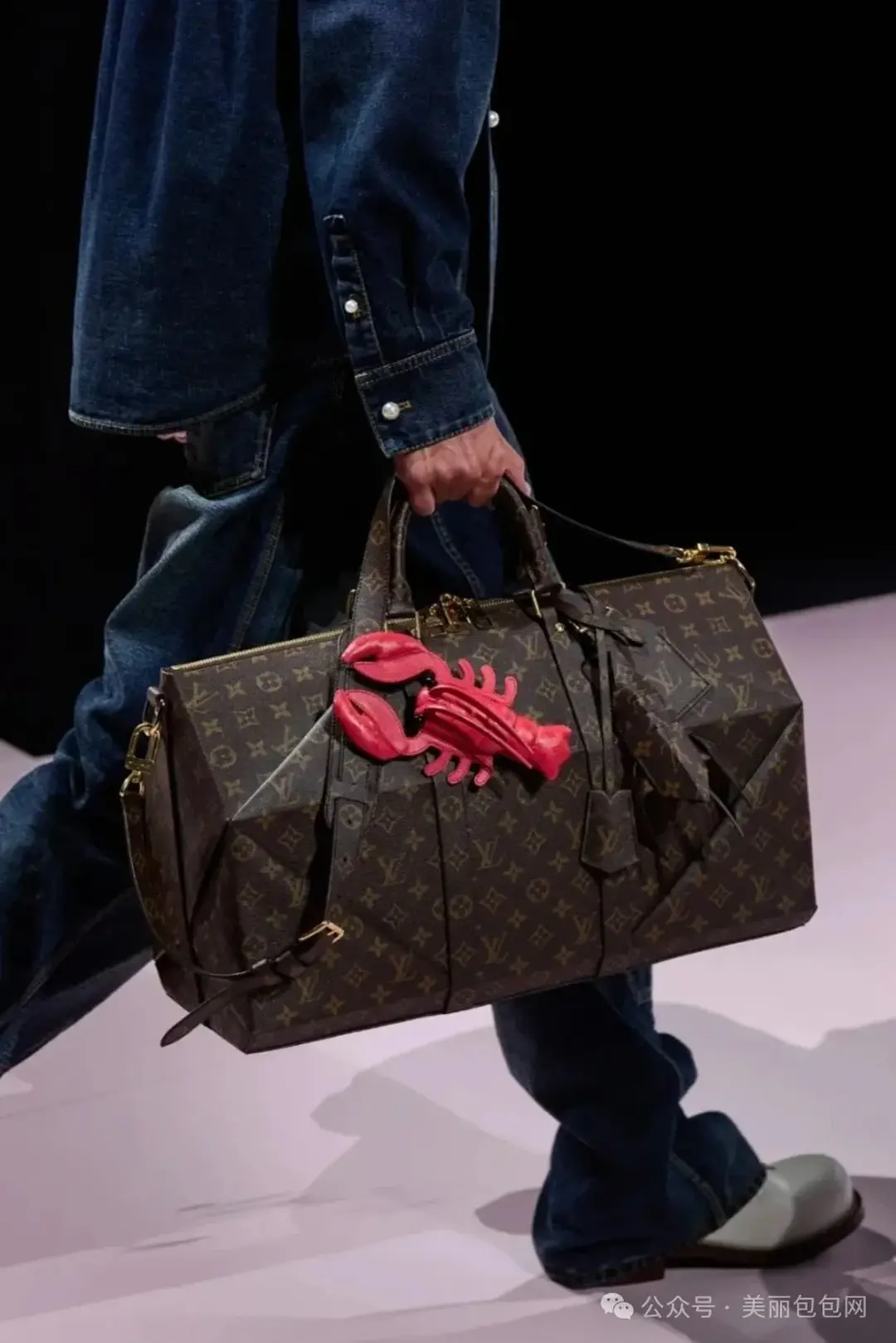 lv25秋冬男装秀 主角是一只大龙虾? 5