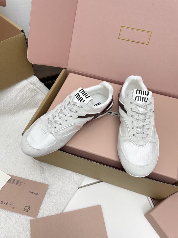 miumiu繆繆新款英倫風德訓鞋 白色網布髒髒鞋 情侶款 休閒繫帶運動鞋