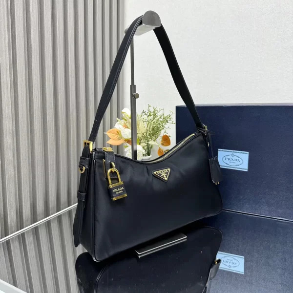 prada aimee系列Re-Nylon黑色尼龍hobo手袋 Tessuto Locker鎖頭包1BC232