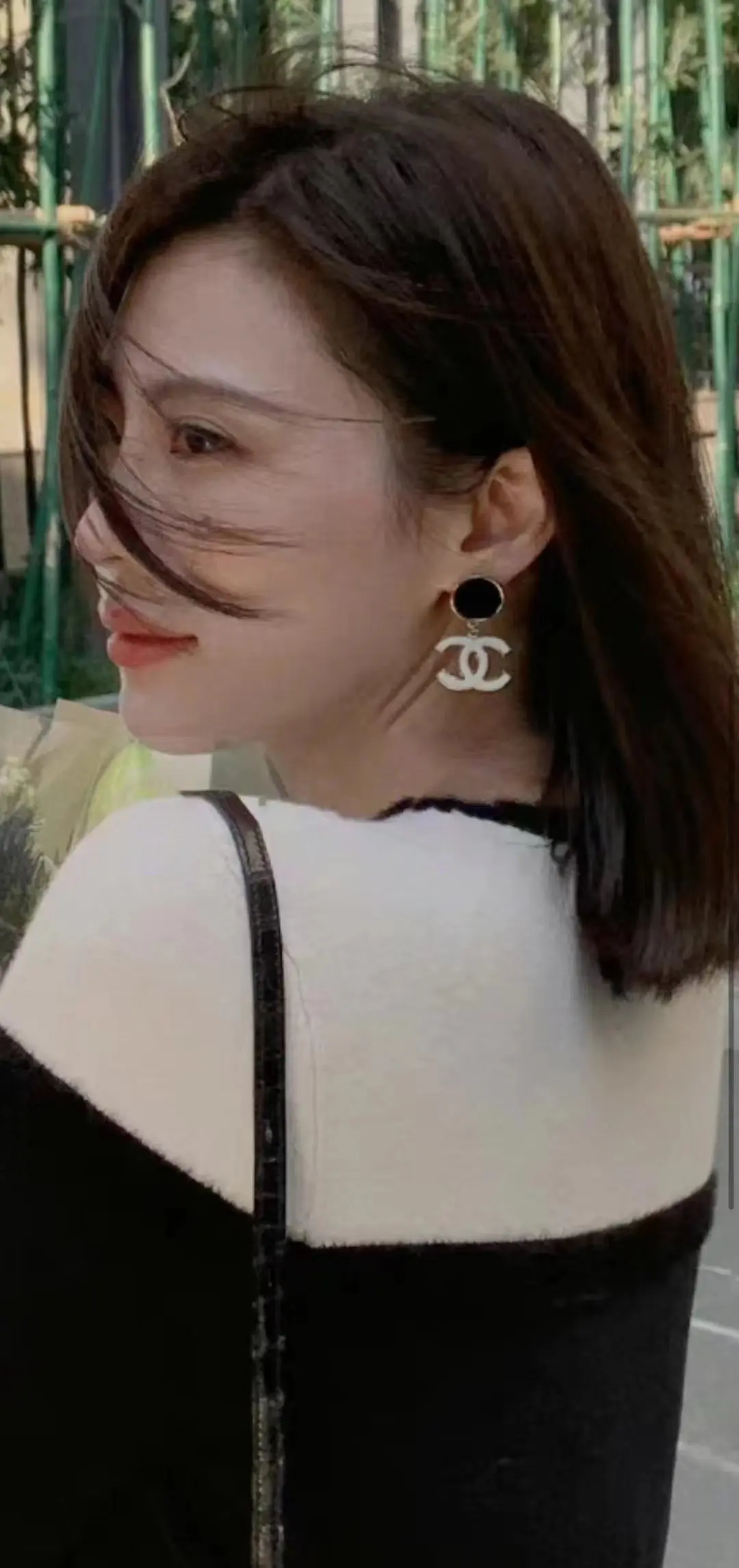 chanel香奈兒黑白拼色琺琅耳環 經典小香風大双C吊坠耳釘 - Image 2