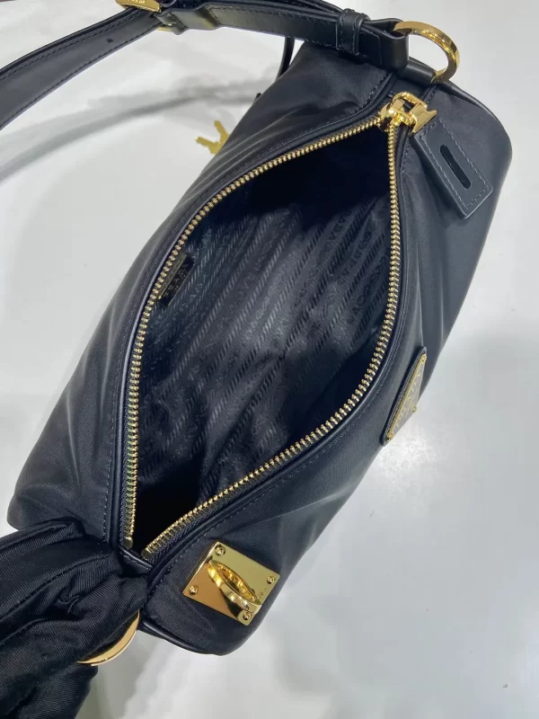 prada Tessuto Locker鎖頭包 Re-Nylon黑色尼龍立方體枕頭包1BC233