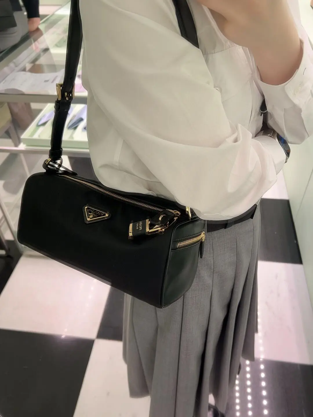 prada Tessuto Locker鎖頭包 Re-Nylon黑色尼龍立方體枕頭包1BC233 - Image 3