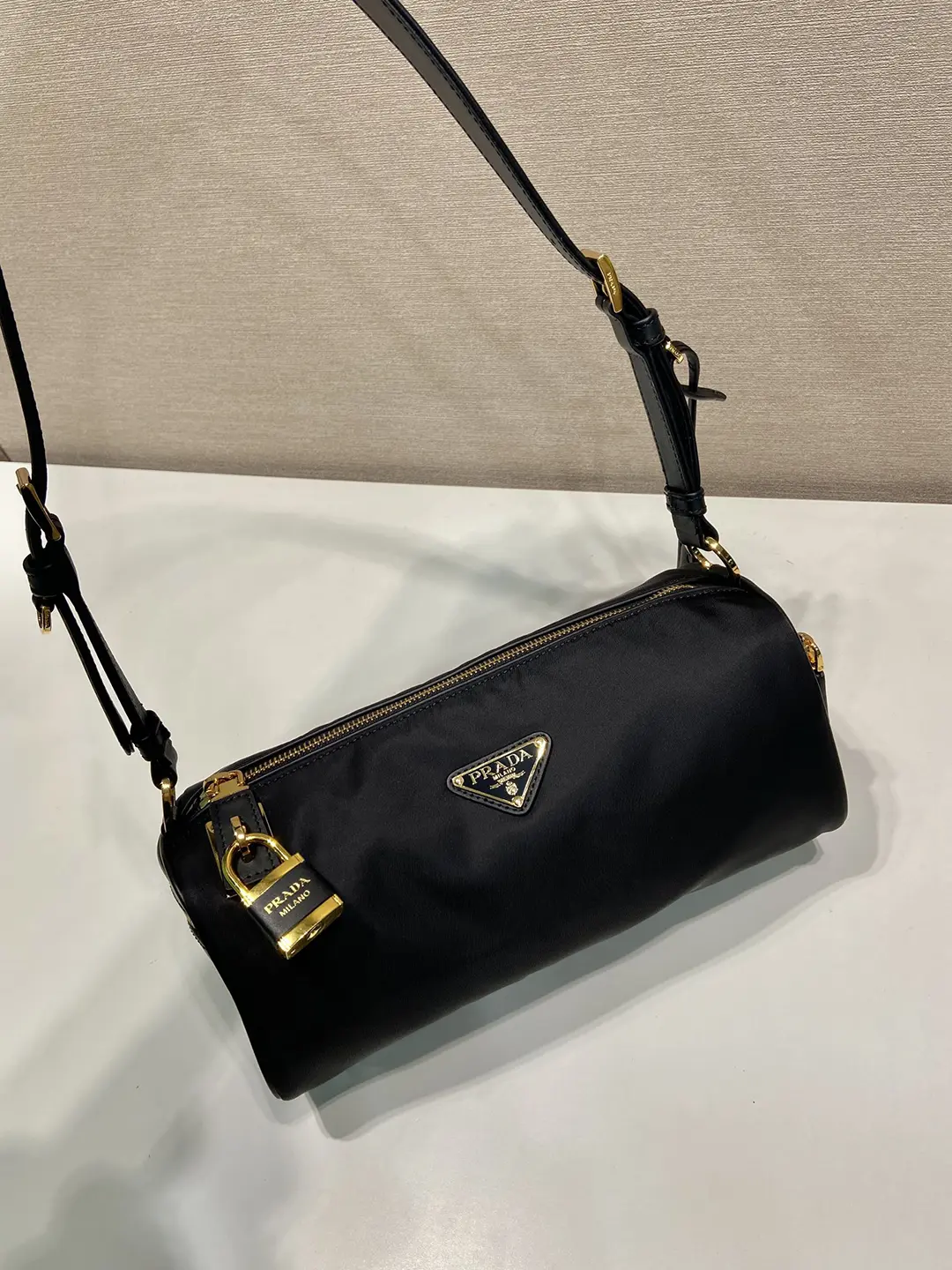 prada Tessuto Locker鎖頭包 Re-Nylon黑色尼龍立方體枕頭包1BC233 - Image 11