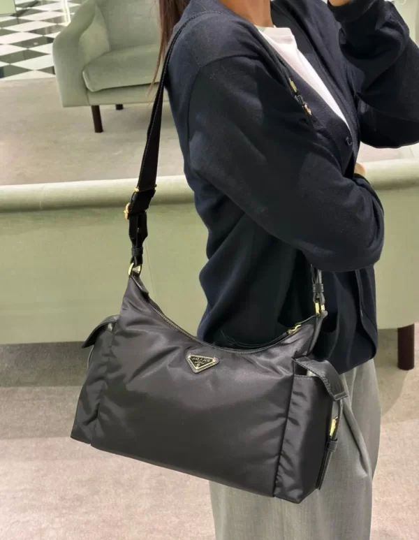 Prada Re-Nylon explore普拉達小號黑色尼龍探索包1BC264