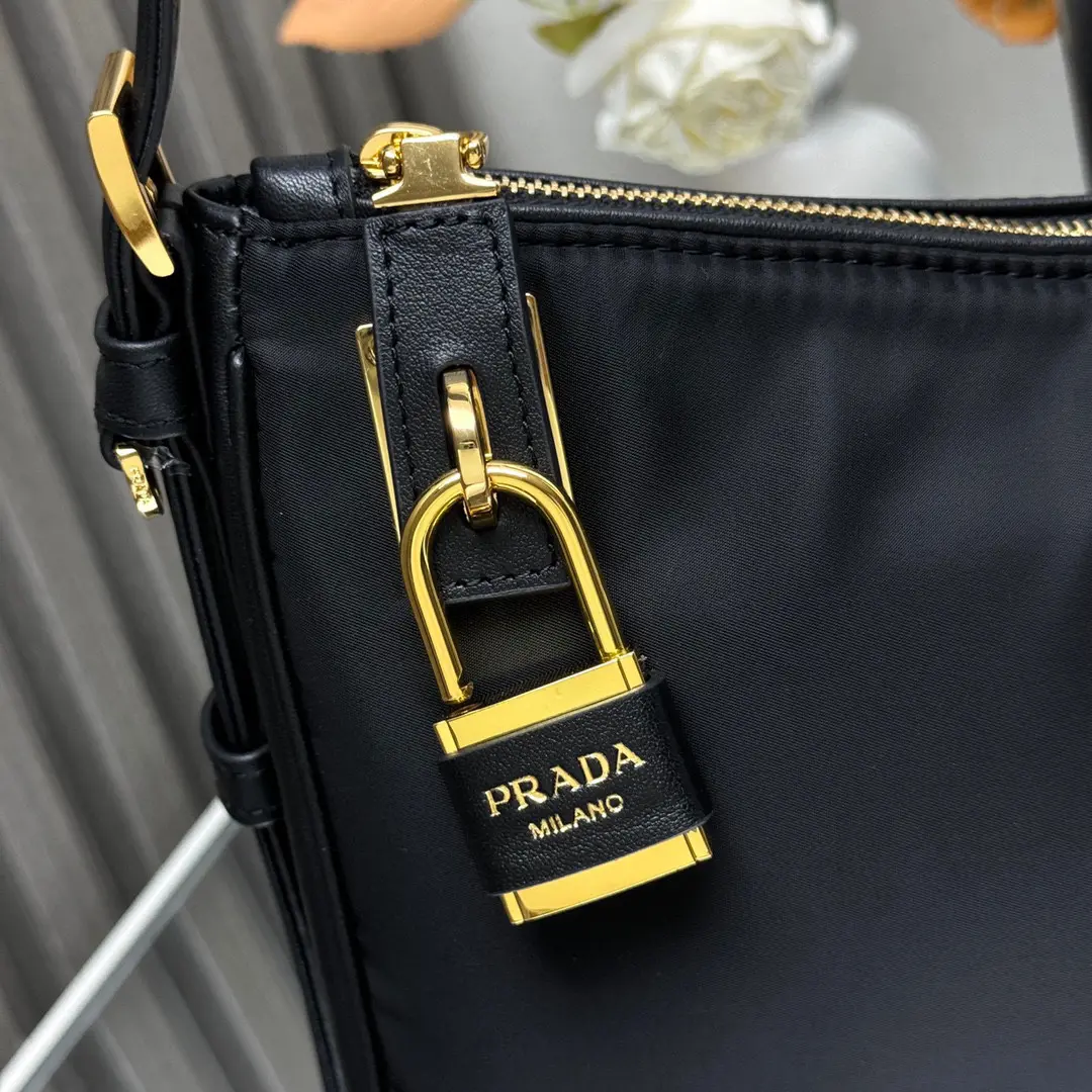 prada aimee系列Re-Nylon黑色尼龍hobo手袋 Tessuto Locker鎖頭包1BC232 - Image 5