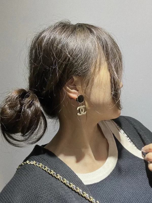 chanel香奈兒黑白拼色琺琅耳環 經典小香風大双C吊坠耳釘