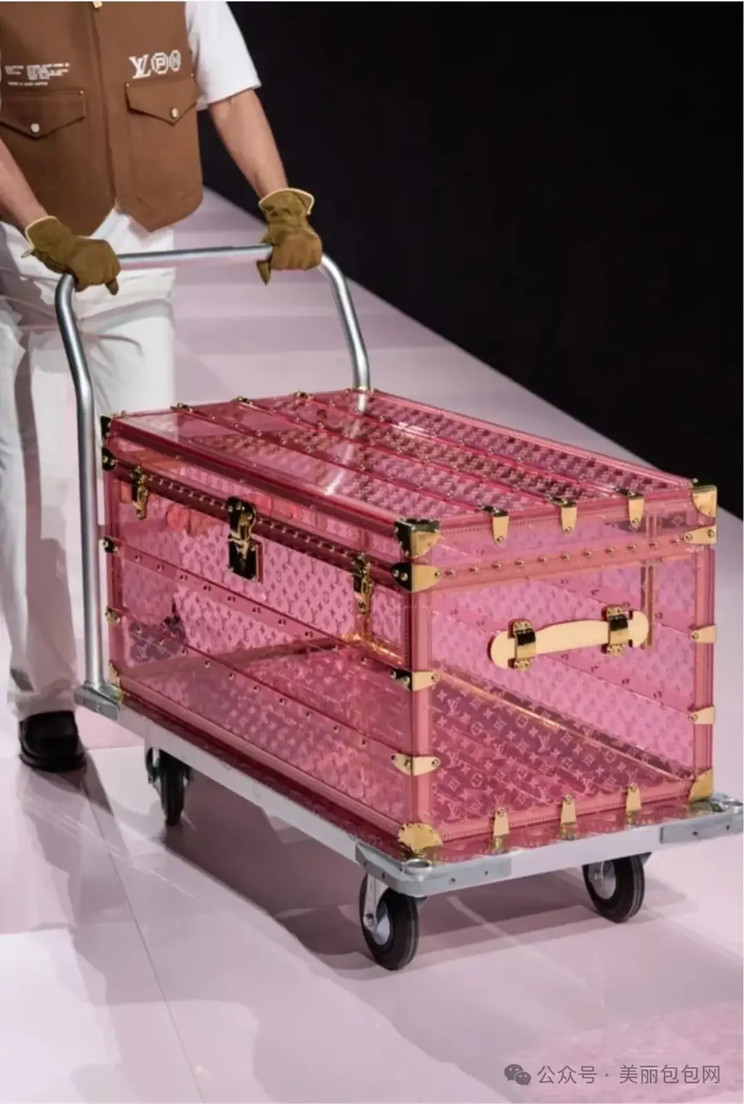 lv25秋冬男装秀 主角是一只大龙虾? 11