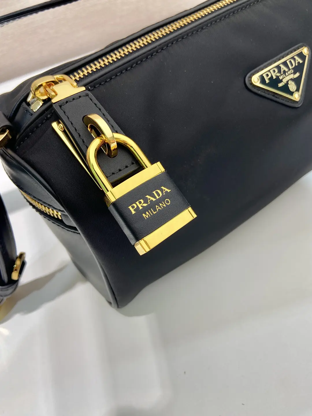 prada Tessuto Locker鎖頭包 Re-Nylon黑色尼龍立方體枕頭包1BC233 - Image 8