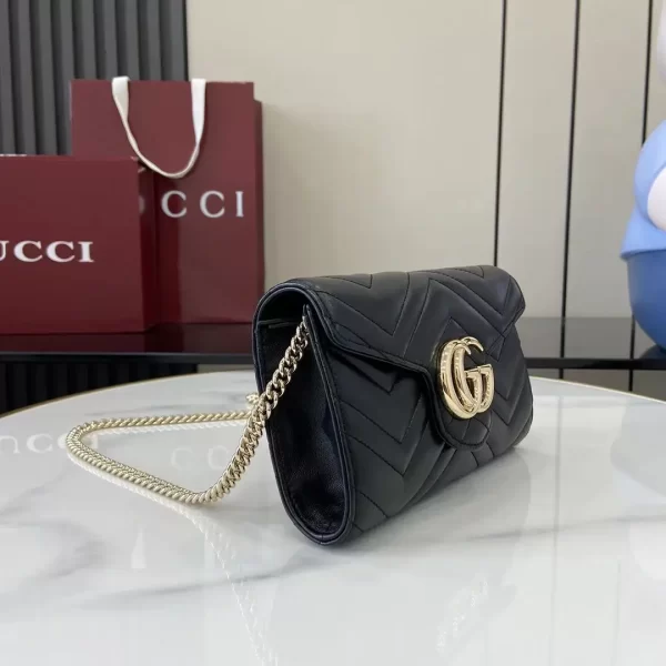 Gucci GG Marmont系列Woc鏈條錢包 黑金色Matelassé絎縫牛皮 837745