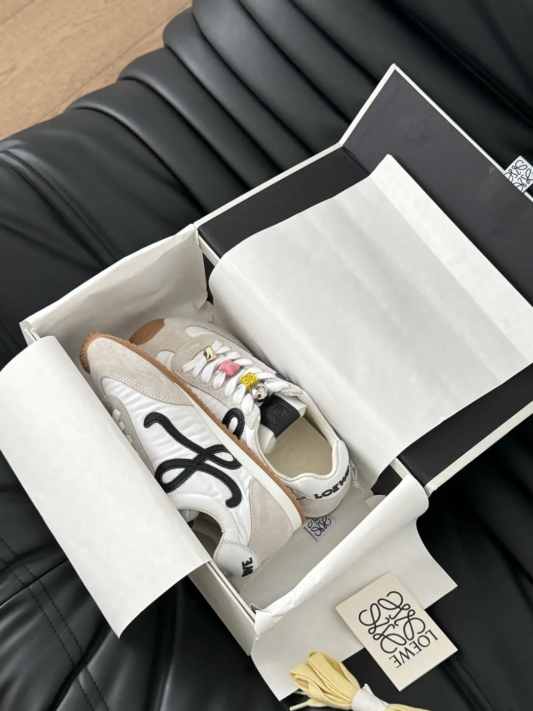 楊冪同款Loewe羅意威德訓運動鞋 臟臟鞋 黑標 白色絨面皮拼織布 糖果鞋帶 - Image 9