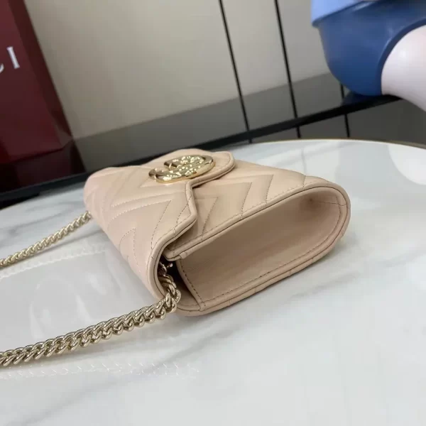 Gucci GG Marmont系列Woc鏈條錢包 杏色Matelassé絎縫牛皮 837745