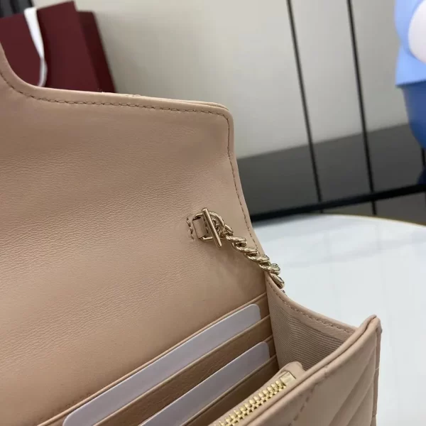 Gucci GG Marmont系列Woc鏈條錢包 杏色Matelassé絎縫牛皮 837745