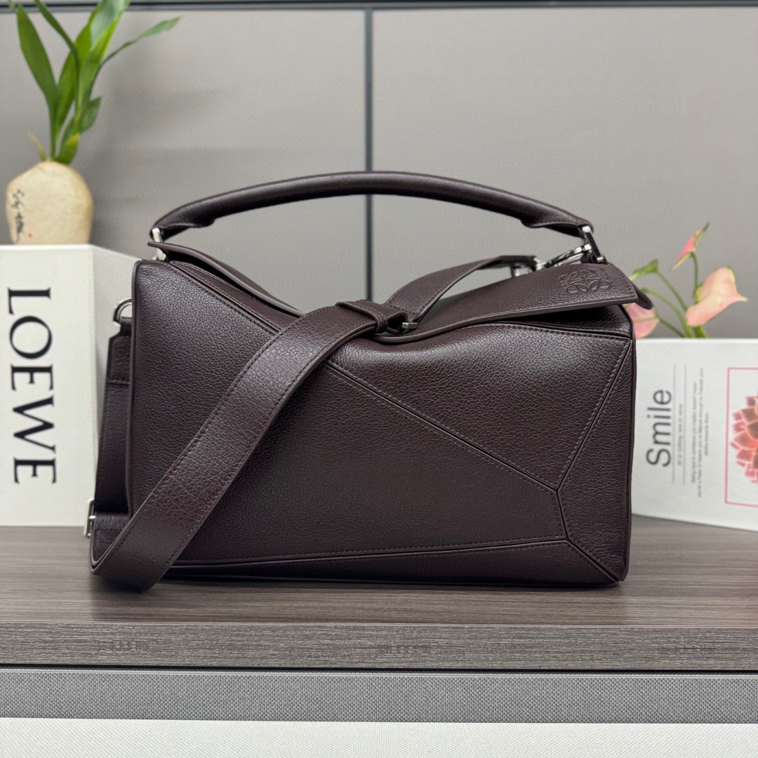 王一博同款 loewe puzzle 32 罗意威大号几何包 硃砂紅 鹿皮 052446 - Image 4