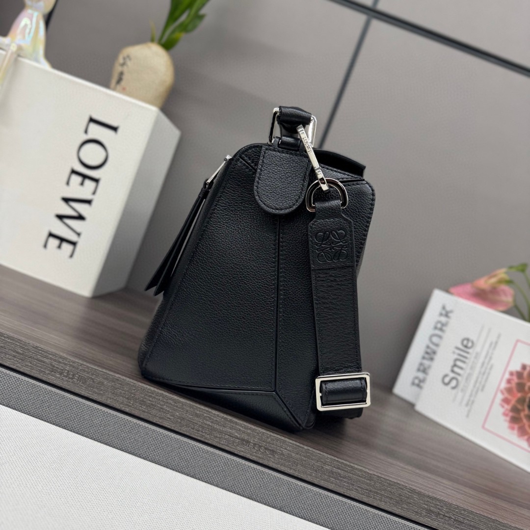 王一博同款 loewe puzzle 32 罗意威大号几何包 黑银 鹿皮 052446 - Image 4