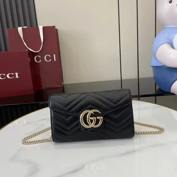 Gucci GG Marmont系列Woc鏈條錢包 黑金色Matelassé絎縫牛皮 837745