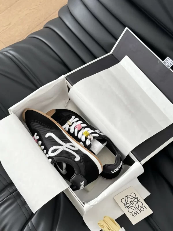 楊冪同款Loewe羅意威德訓運動鞋 臟臟鞋 白標 黑色絨面皮拼織布 糖果鞋帶