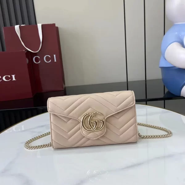Gucci GG Marmont系列Woc鏈條錢包 杏色Matelassé絎縫牛皮 837745