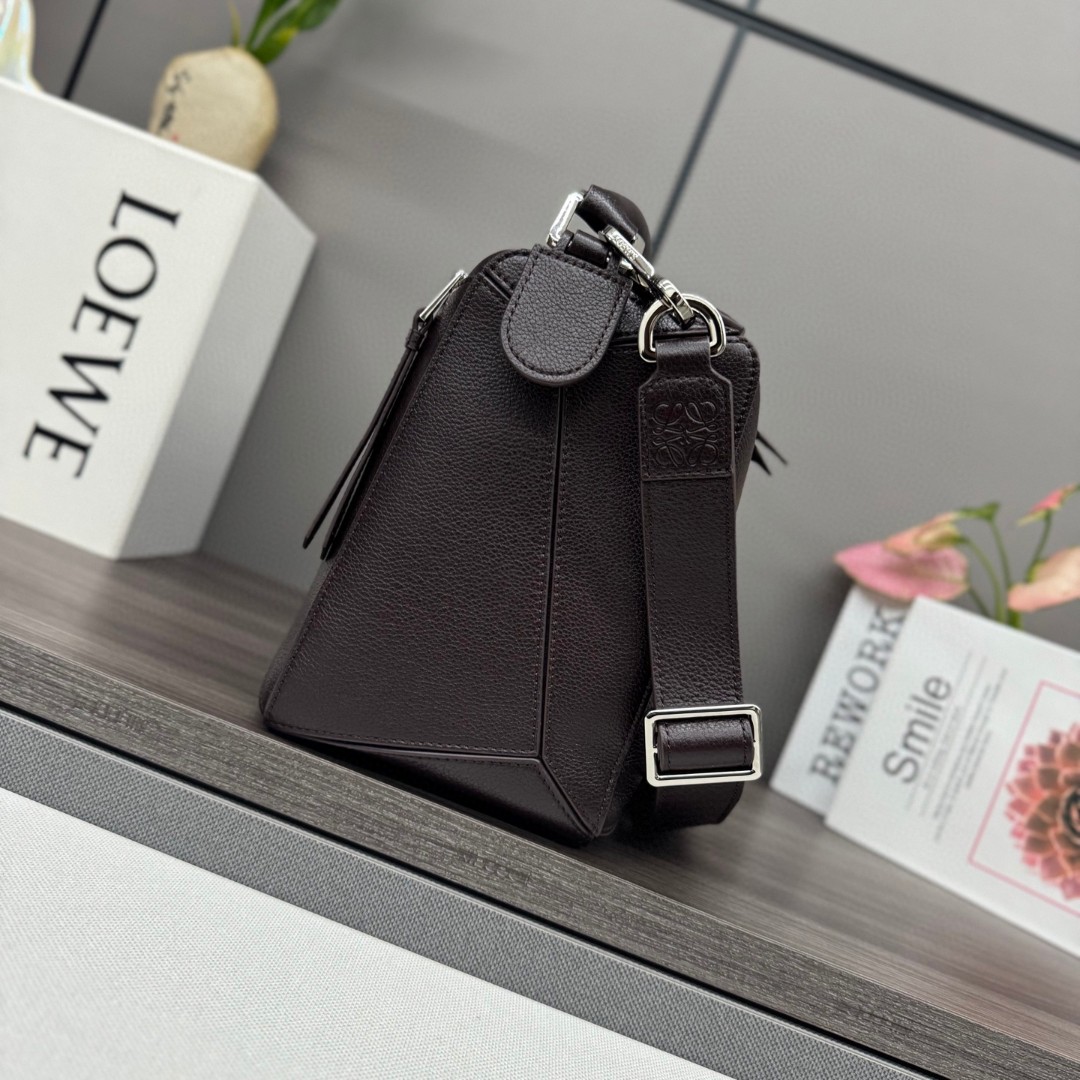 王一博同款 loewe puzzle 32 罗意威大号几何包 硃砂紅 鹿皮 052446 - Image 6