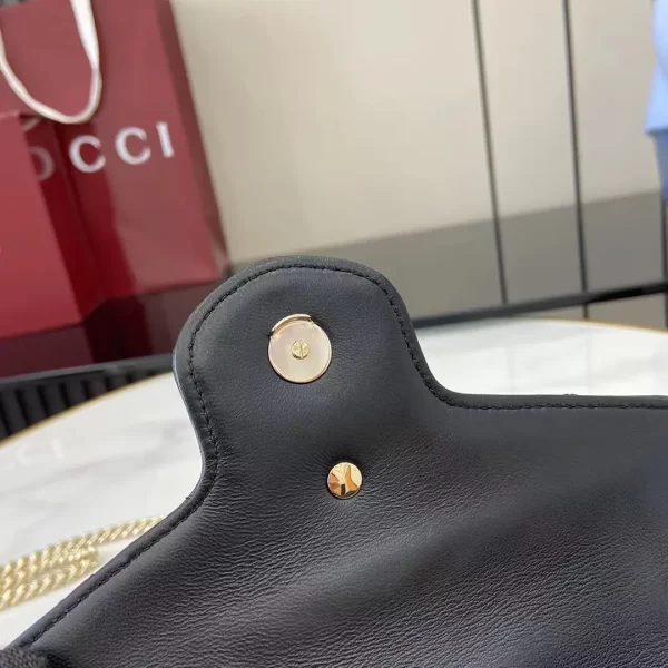 Gucci GG Marmont系列Woc鏈條錢包 黑金色Matelassé絎縫牛皮 837745