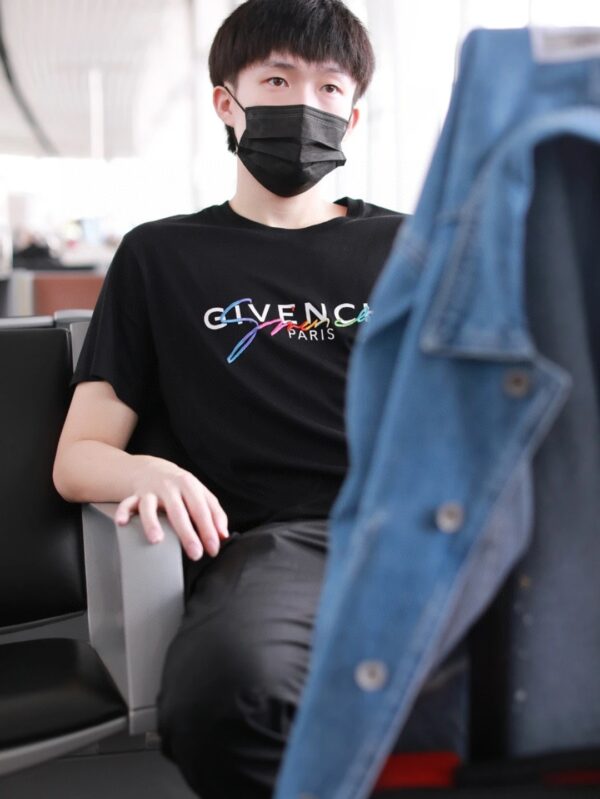 GIVENCHY纪梵希黑色短袖T恤 经典彩虹立体印花刺绣 6658