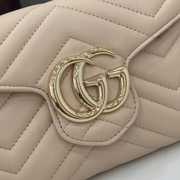 Gucci GG Marmont系列Woc鏈條錢包 杏色Matelassé絎縫牛皮 837745