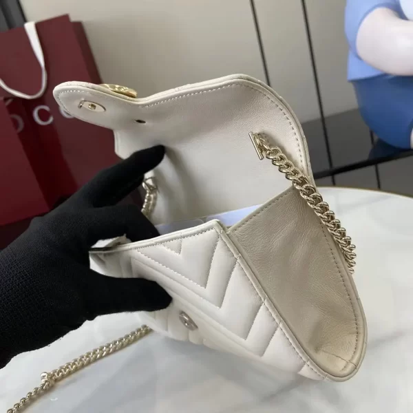 Gucci GG Marmont系列Woc鏈條錢包 米白色Matelassé絎縫牛皮 837745