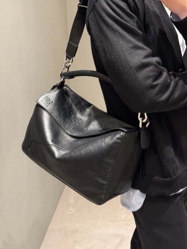 王一博同款 loewe puzzle 32 罗意威大号几何包 黑银 鹿皮 052446