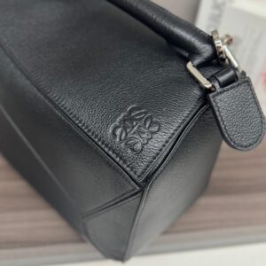 王一博同款 loewe puzzle 32 罗意威大号几何包 黑银 鹿皮 052446 - Image 6