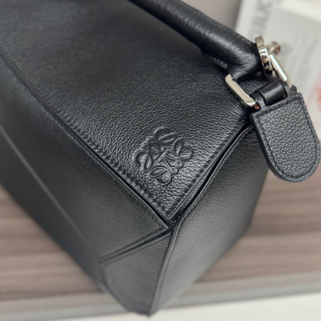 王一博同款 loewe puzzle 32 罗意威大号几何包 黑银 鹿皮 052446 - Image 6
