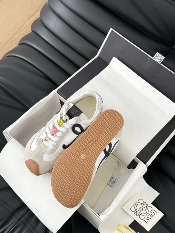 楊冪同款Loewe羅意威德訓運動鞋 臟臟鞋 黑標 白色絨面皮拼織布 糖果鞋帶
