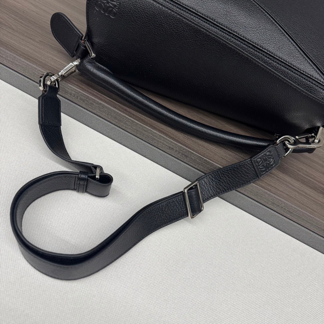 王一博同款 loewe puzzle 32 罗意威大号几何包 黑银 鹿皮 052446 - Image 7